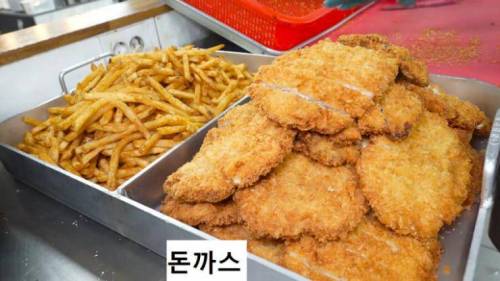 가격을 15%나 인상한 식당.jpg