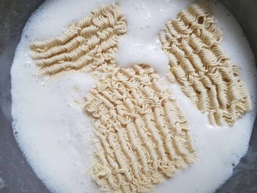 사리곰탕 파스타.gif
