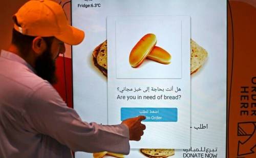 두바이에 설치된 무료 빵 자판기.