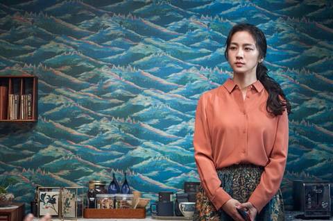 박해일 팬이 선물한 ＜헤어질 결심＞ 케이크와 꽃다발.jpg