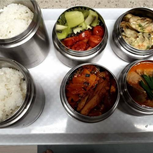 수능 앞두고 도시락 예행 연습중이신 수험생 어머님들.jpg