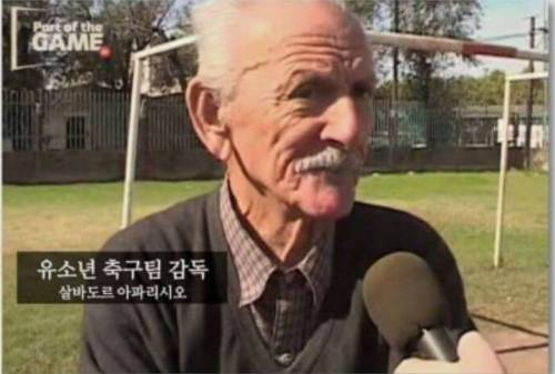 갑자기 어느 할머니가 손주를 경기에 내보내 달라고 했다