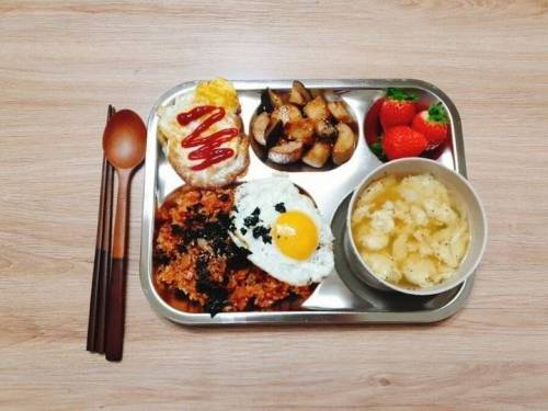 				정량만 먹게 된다는 식판 다이어트