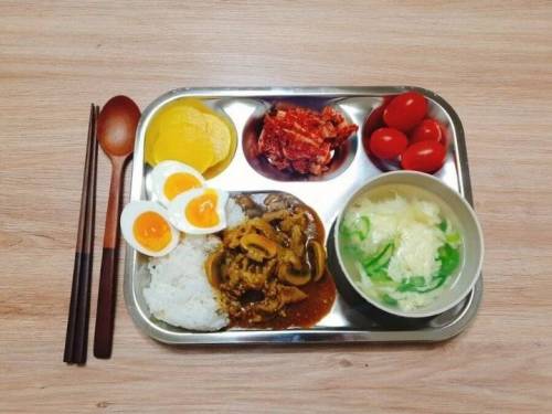 				정량만 먹게 된다는 식판 다이어트