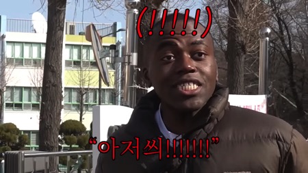 어렸을적 단골 문방구 아저씨를 만난 조나단.jpg
