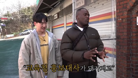 어렸을적 단골 문방구 아저씨를 만난 조나단.jpg