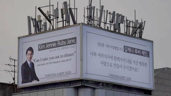 제니한테 식사해달라고 용산에 옥외광고 건 필리핀 부자