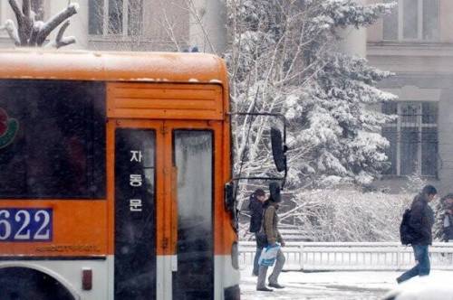 몽골이 한국에서 사간 중고버스 한글을 안지우는 이유.jpg