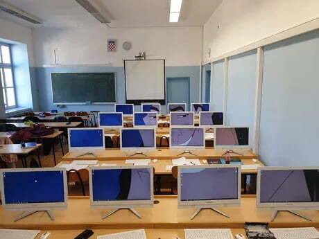 학교 컴퓨터실 바탕화면.jpg