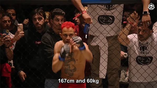 120kg 아마추어 vs 60kg 프로 선수의 격투기 대결 ㄷㄷ...GIF