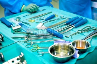 의사 수술 도구들
