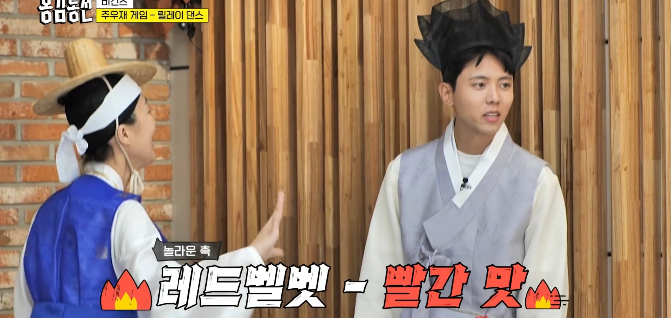 홍진경이 추는 춤을 무서울 정도로 잘 맞히는 주우재.gif