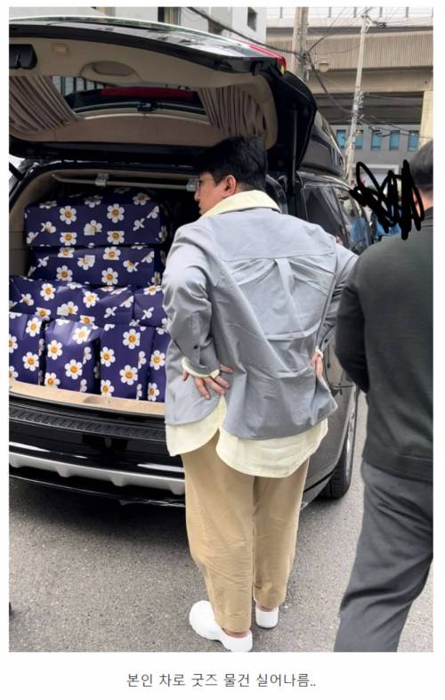 [스압] 사람 몰려서 난리난 르세라핌 팝업스토어