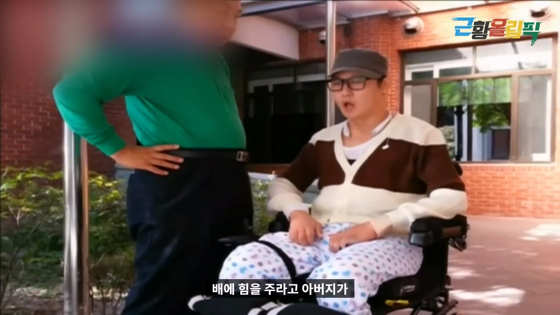 노래할때마다 배에서 출혈이 난다는 더크로스 김혁건