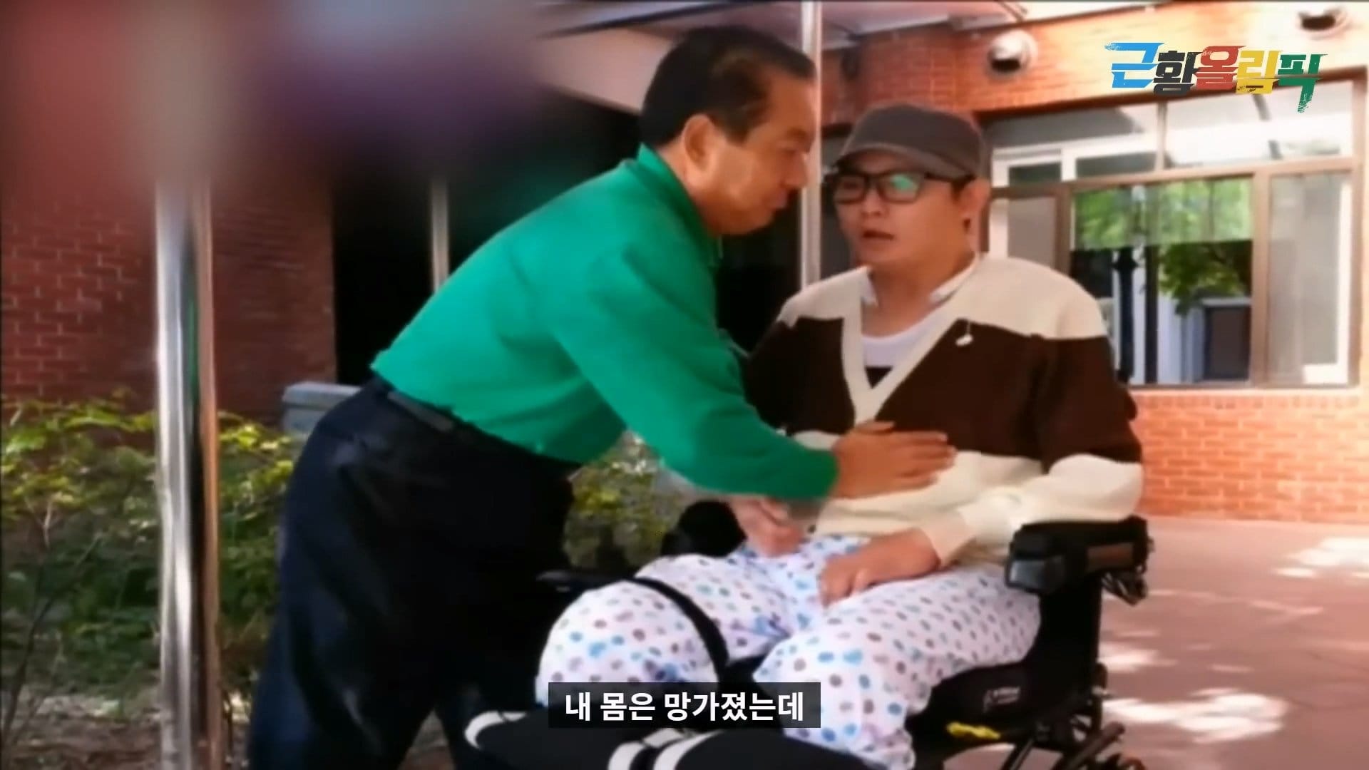 노래할때마다 배에서 출혈이 난다는 더크로스 김혁건