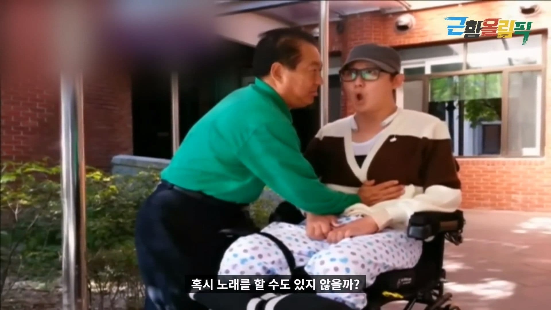 노래할때마다 배에서 출혈이 난다는 더크로스 김혁건