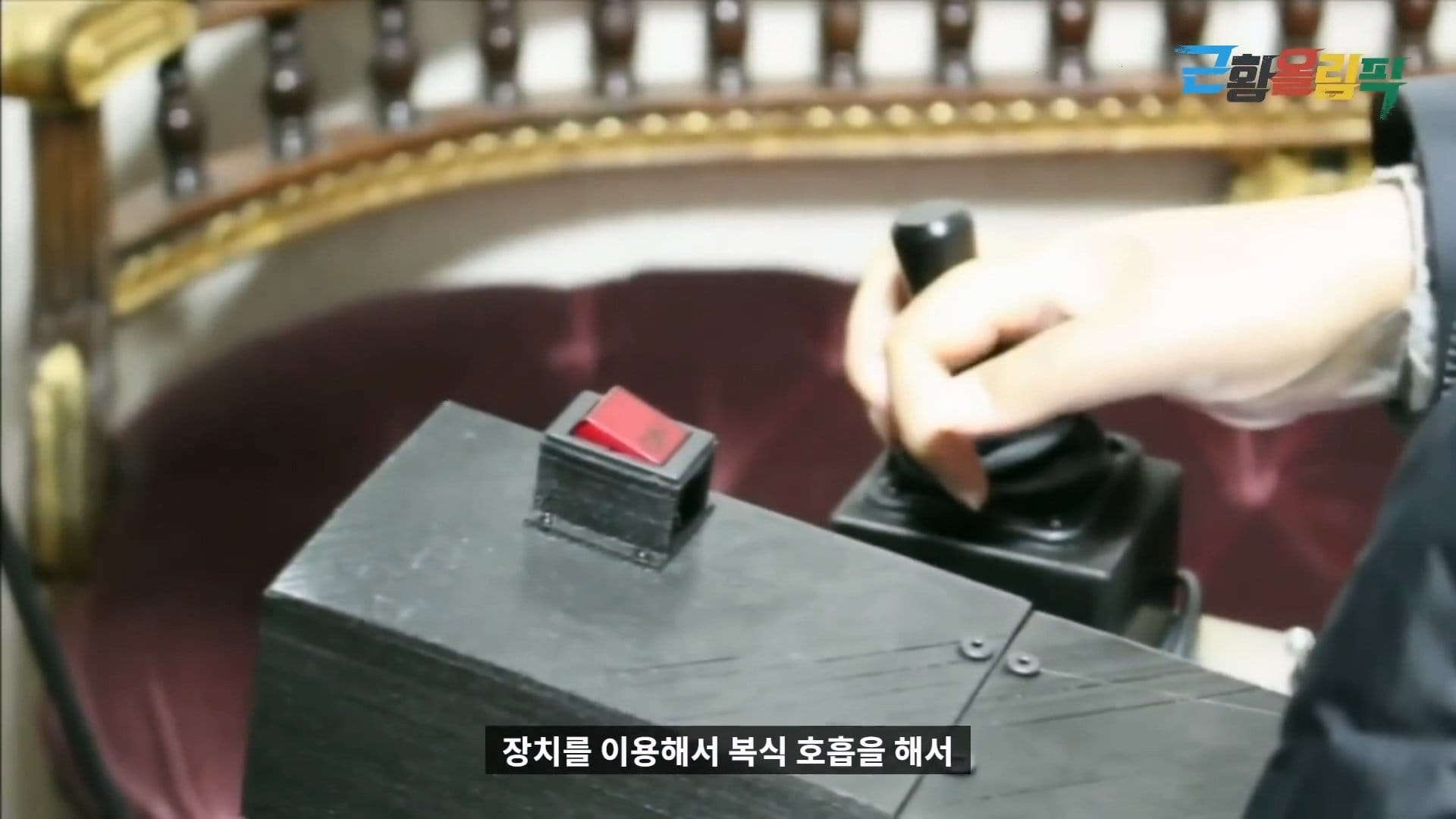 노래할때마다 배에서 출혈이 난다는 더크로스 김혁건