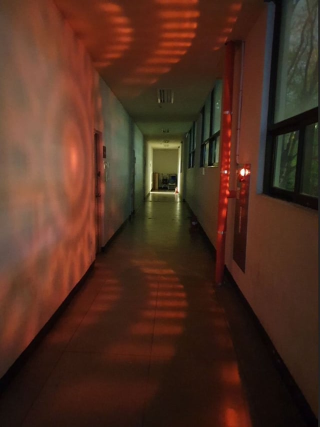 학교 복도 진짜 공포게임 뺨치네.jpg
