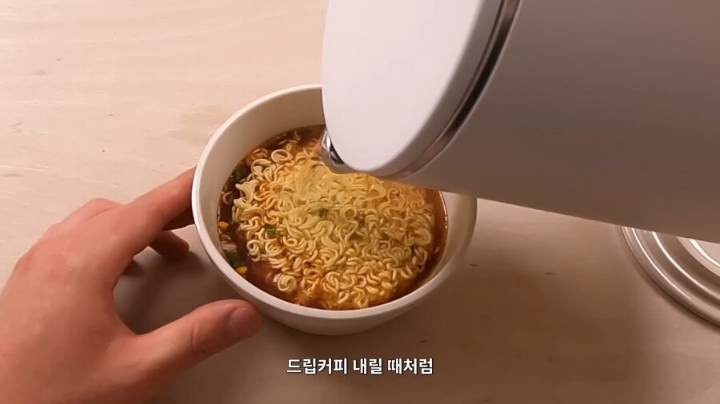 컵라면 먹을 때 엄마가 걱정 안하게 법