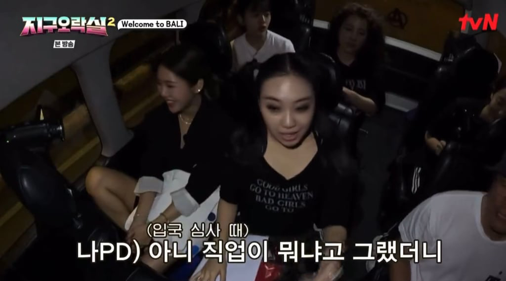 나영석 PD가 이영지에게 입국 심사 때 제발 자제해달라고 한 행동.JPG