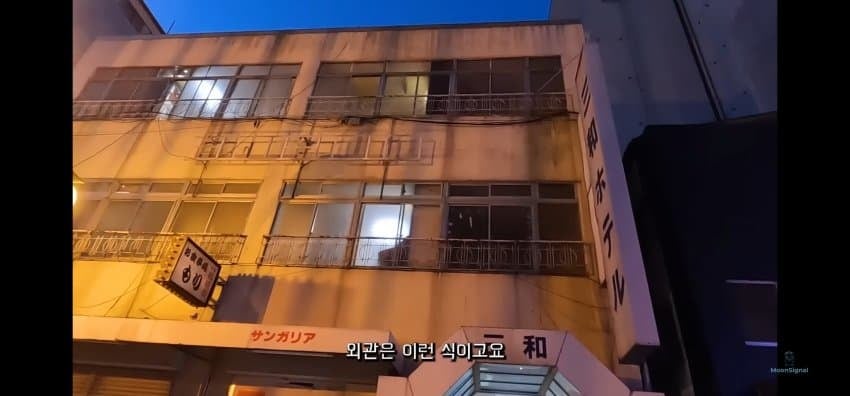 가성비 쩌는 비즈니스 호텔을 방문한 여행객