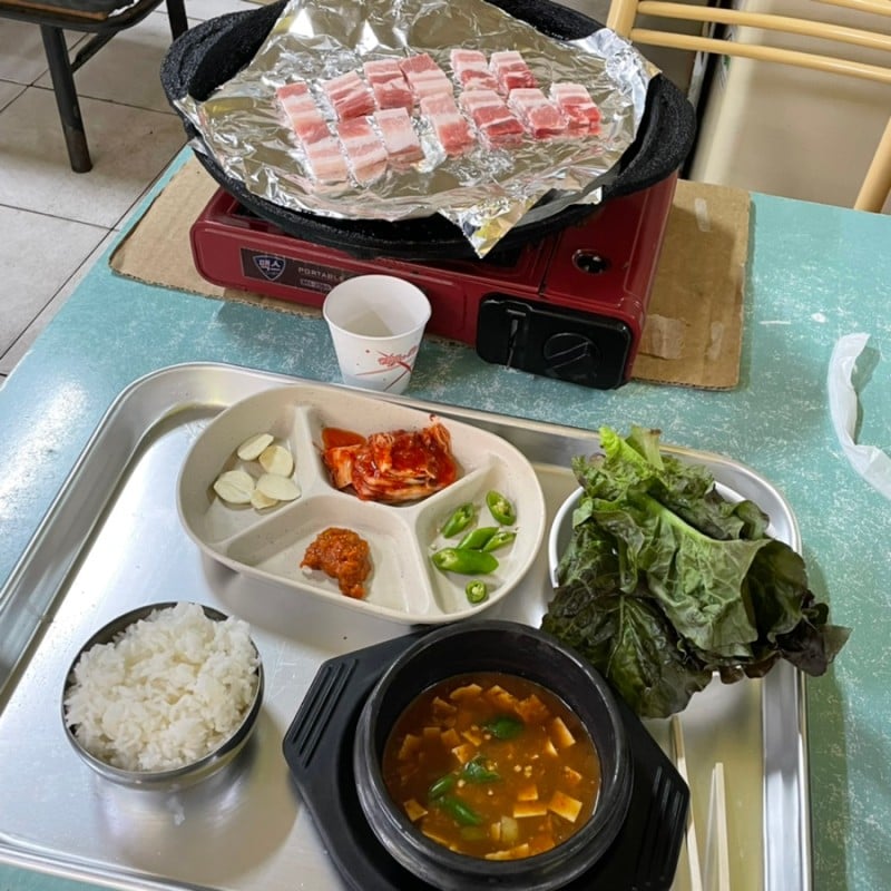 혼밥 삼겹살.jpg