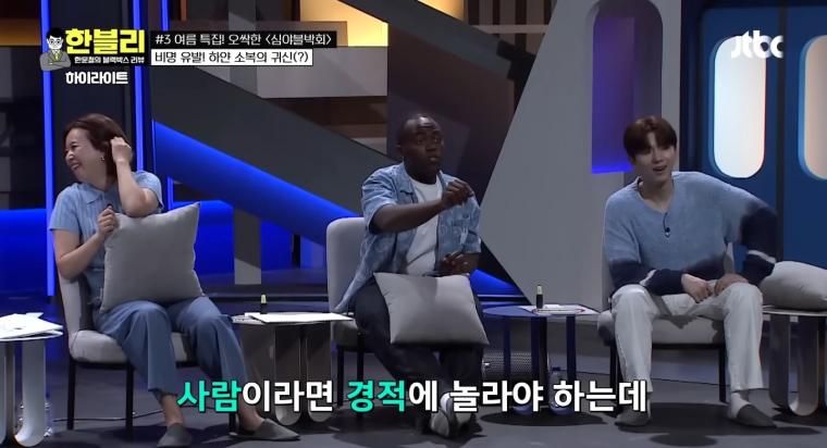 밤11시 도로에 나타난 여자 귀신.gif