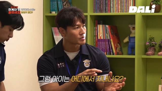 여자 교도소에서 수감자가 아이를 낳으면 생기는 일.jpg