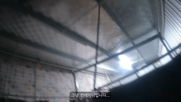 베트남 다낭에서 2달러짜리 숙소 체험하는 유튜버