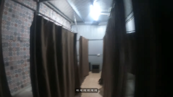 베트남 다낭에서 2달러짜리 숙소 체험하는 유튜버