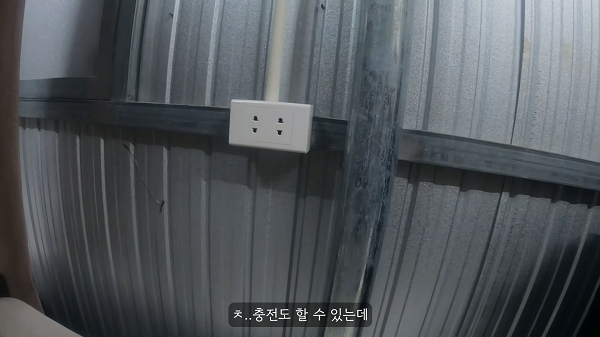베트남 다낭에서 2달러짜리 숙소 체험하는 유튜버