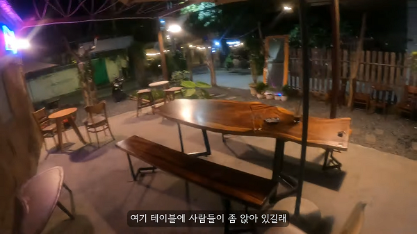 베트남 다낭에서 2달러짜리 숙소 체험하는 유튜버