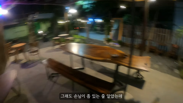베트남 다낭에서 2달러짜리 숙소 체험하는 유튜버
