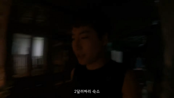 베트남 다낭에서 2달러짜리 숙소 체험하는 유튜버
