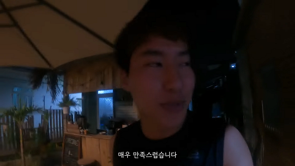 베트남 다낭에서 2달러짜리 숙소 체험하는 유튜버