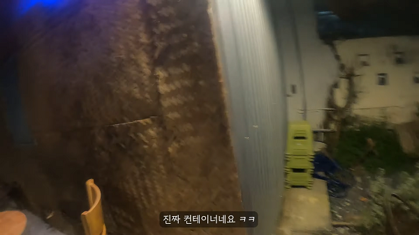 베트남 다낭에서 2달러짜리 숙소 체험하는 유튜버