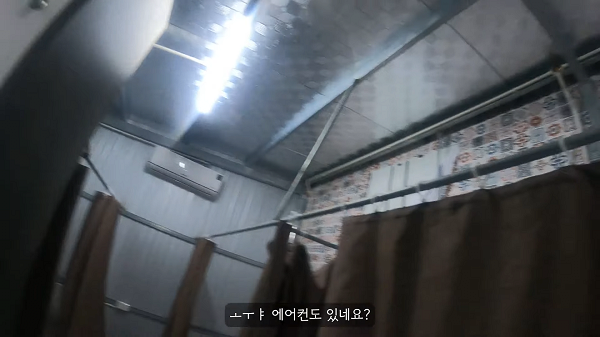 베트남 다낭에서 2달러짜리 숙소 체험하는 유튜버