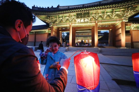 너무 인기가 많아서 추첨제로 전환된 궁궐 행사