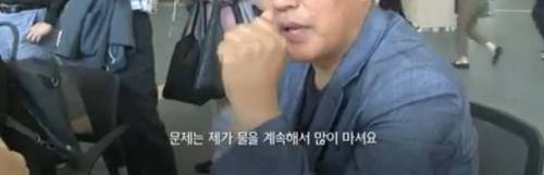 				사람이 붐비는 역에서 무작위로 측정한 혈당 지수 결과