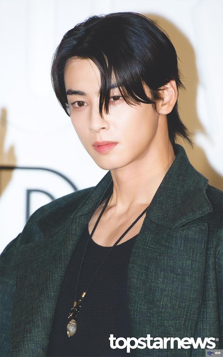 디올 행사장 연예인들 무보정샷.jpg