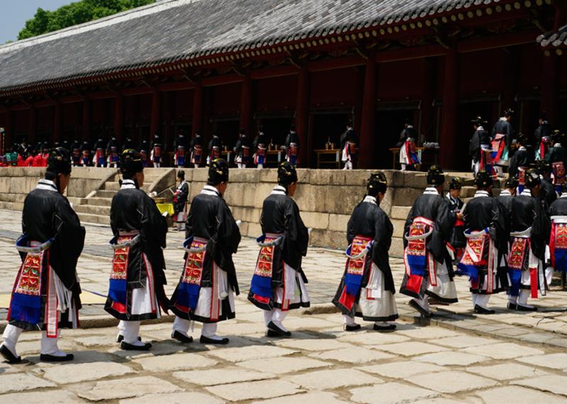 제사 지낼때 자원봉사자 모집하고 국가에서 보조금받는 집안