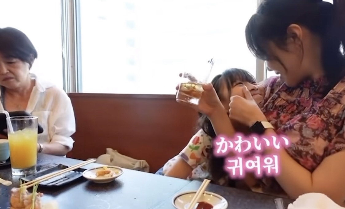 서툰 한국어로 딸을 귀여워 해주고 싶던 일본인 엄마의 한마디.jpg