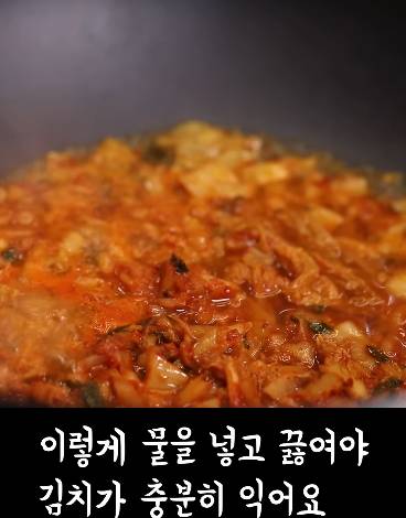 한국인 쉐프가 알려줬음에도 호불호 갈리는 김치볶음밥 비법