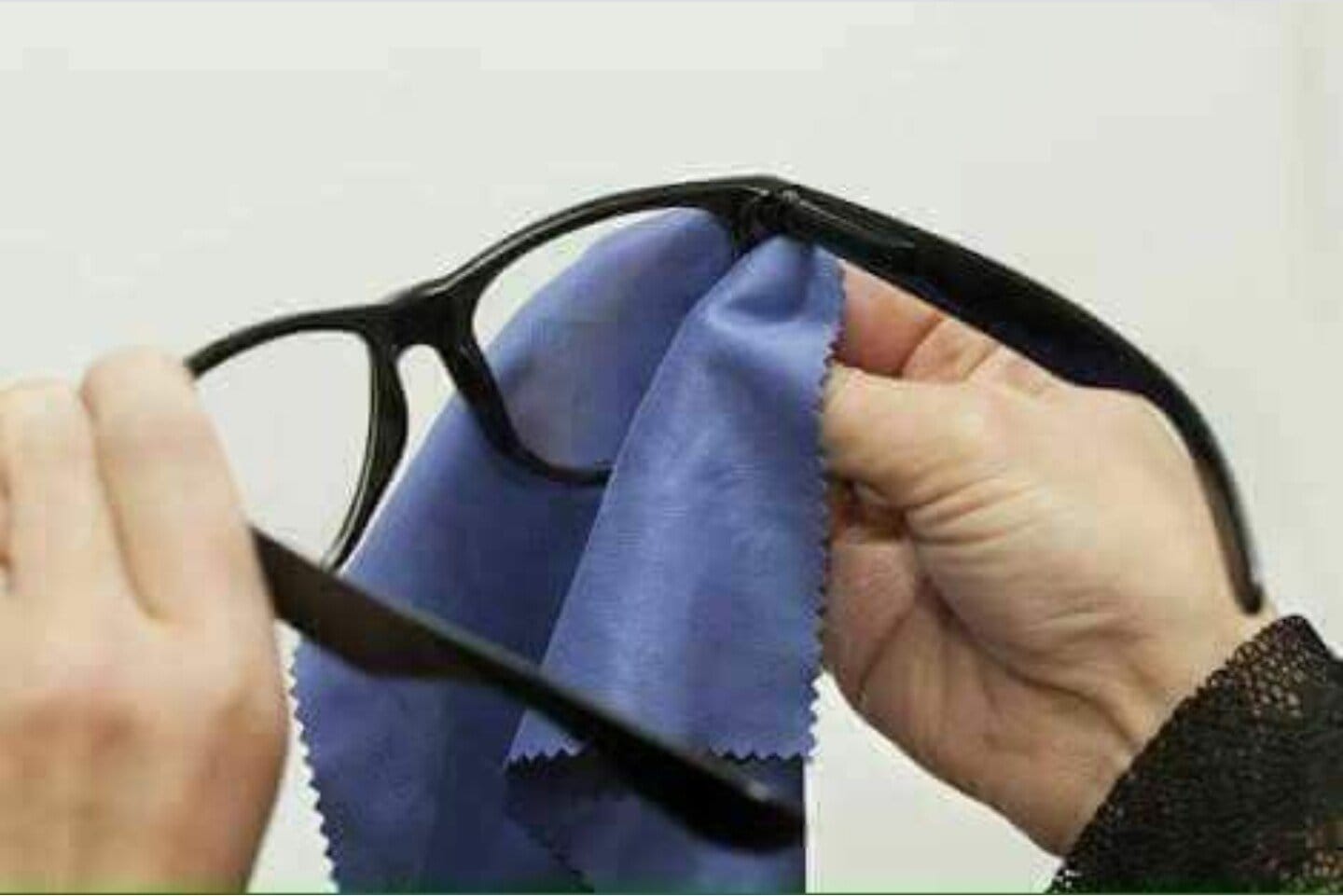 악마의 속삭임.jpg
