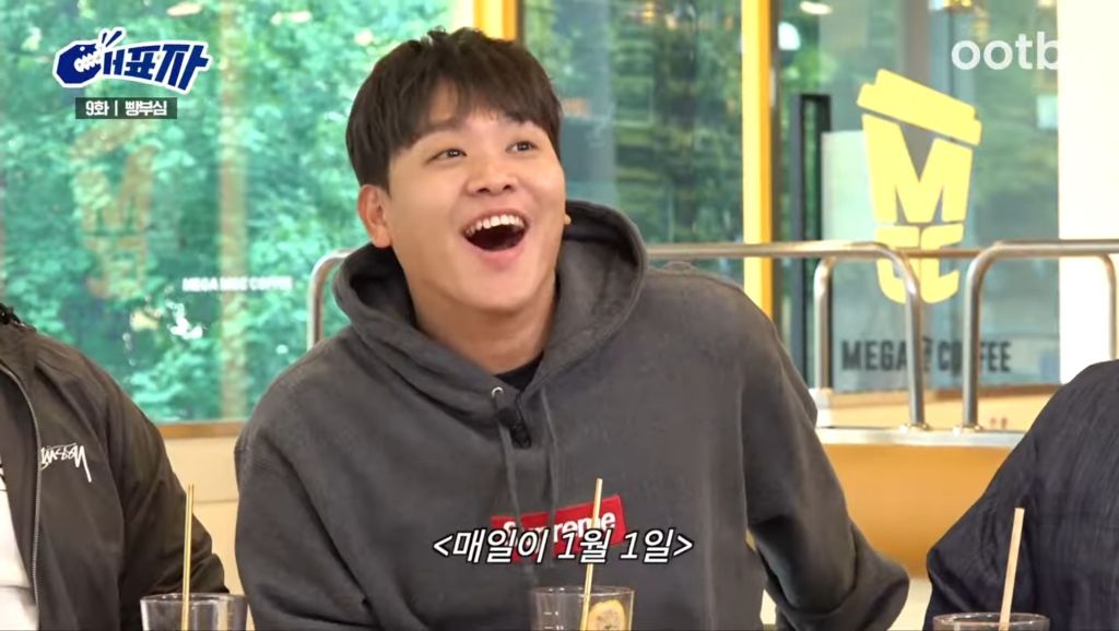인기가요 매점 사장님은 모든 걸 알고 계셨음