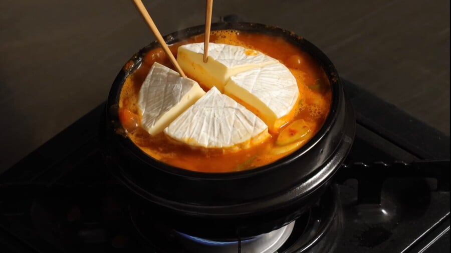 일본에서 유행하는 까망베르 김치찌개