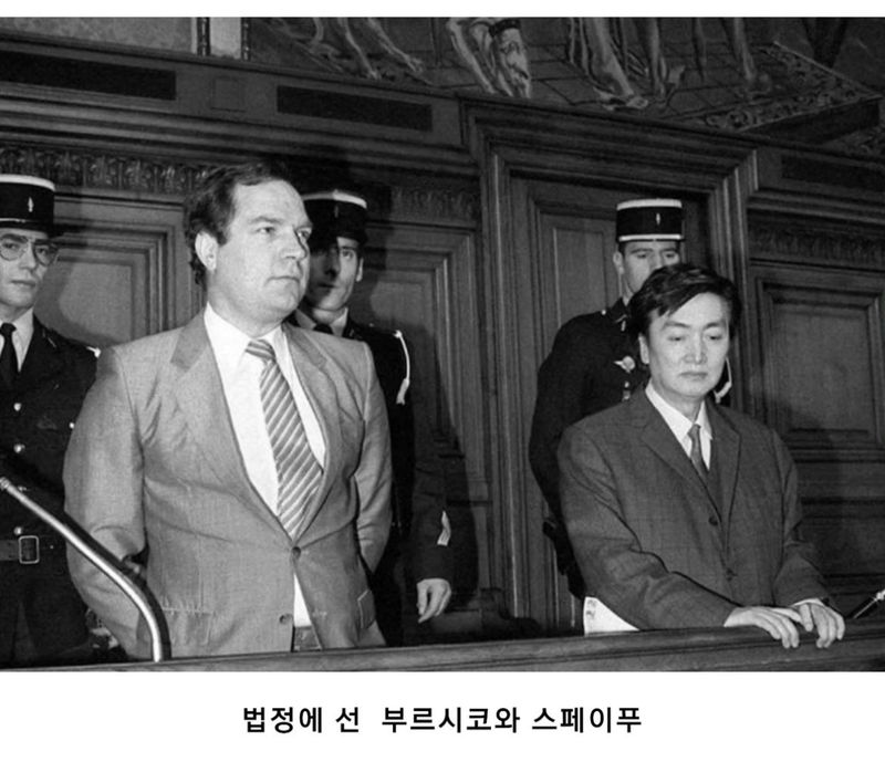 				20년간 결혼 생활을 한 아내가 알고보니 남자였다.jpg