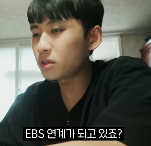 교대 목표로 5번째 수능 준비중인 29살 독서실 총무.jpg