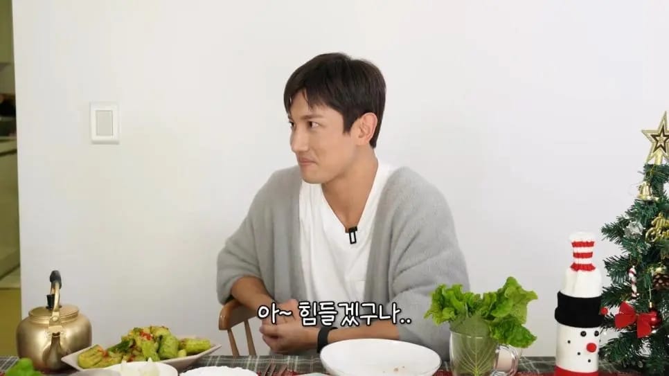 핸드폰 배터리 4개 들고 다니던 유노윤호