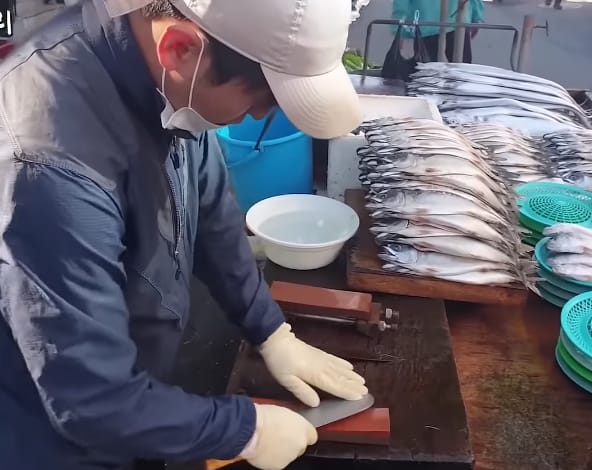 월 2000 벌어도 대접 못받고 아무도 안 배운다는 직업